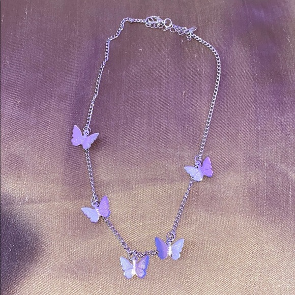 Jewelry - Silver butterfly choker